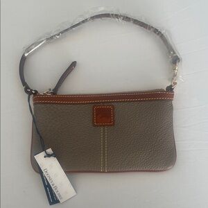 BNWT Dooney & Bourke Wristlet